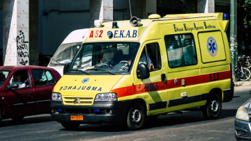 Καθηγήτρια σκοτώθηκε πέφτοντας από ταράτσα πολυκατοικίας στον Κολωνό