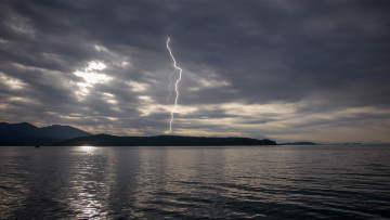 Χαλκιδική: «Το παιδί μου έπεσε κάτω και δεν ξανασηκώθηκε» λέει ο πατέρας της 13χρονης που σκοτώθηκε από κεραυνό 