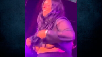 Νορβηγία: Η υπουργός Πολιτισμού έδειξε το στήθος της πάνω στη σκηνή του Pride - Δείτε βίντεο