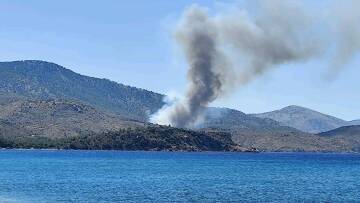 Σε εξέλιξη η φωτιά σε δάσος στη Σιδηρούντα στη Χίο - Μήνυμα του «112» για το Μετόχι