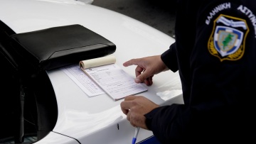 Προειδοποίηση της ΕΛΑΣ για απάτες με δήθεν κλήσεις της τροχαίας, τα μηνύματα που στέλνουν οι απατεώνες