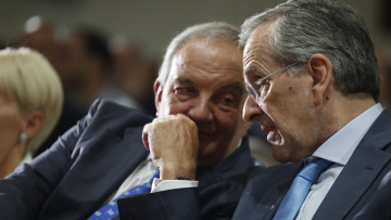 Πολεμικό Μουσείο: Ο Σαμαράς εφ΄ όλης της ύλης απέναντι στην κυβέρνηση, ο Καραμανλής με προειδοποιήσεις για τα εθνικά