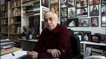 Πέθανε ο Γιώργος Σγουράκης, ο σκηνοθέτης που έφερε τον Πολιτισμό στην τηλεόραση με το «Μονόγραμμα» 