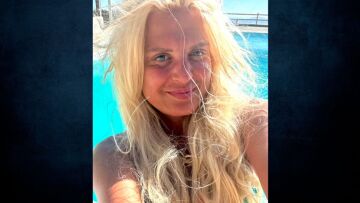 Μαρίνα Σταυράκη: Ποζάρει χωρίς φίλτρα και μακιγιάζ στις διακοπές της - Η ομορφιά και η ευτυχία πηγάζουν από την ψυχή μας, γράφει