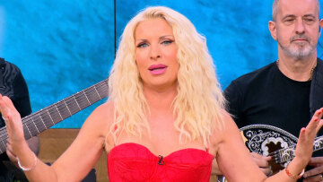 Ελένη Μενεγάκη στην τελευταία εκπομπή της: Να ξέρετε ότι είμαι καλά και να μη νομίζετε κάτι άλλο