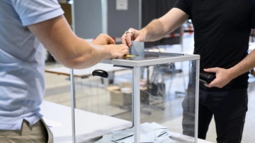 Γαλλία: Ξεκίνησε ο δεύτερος γύρος των βουλευτικών εκλογών από τα υπερπόντια εδάφη και την Αμερική