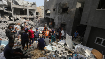 Ισραήλ-Γάζα: 16 νεκροί από ισραηλινό βομβαρδισμό κατά σχολείου που στέγαζε πρόσφυγες στον καταυλισμό Αλ-Νουσεϊράτ 