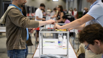 Για ιστορική ήττα του κόμματος του Μακρόν μιλούν τα γαλλικά ΜΜΕ - Τα πέντε μετεκλογικά σενάρια