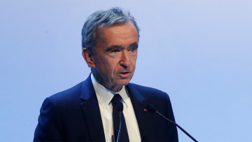 Προειδοποίηση από Μπερνάρ Αρνό: Κίνδυνος «παγκόσμιας καταστροφής» λόγω της κρίσης στη Μέση Ανατολή