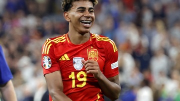 Euro 2004 - Λαμίν Γιαμάλ: Η συγκινητική ιστορία πίσω από τον πανηγυρισμό του με το «304»