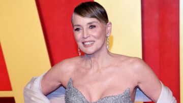 Σάρον Στόουν: Ζωγραφίζει τόπλες στο Instagram