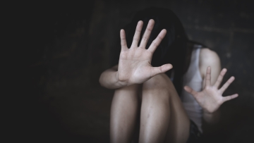 Νέο περιστατικό ενδοοικογενειακής βίας σε χωριό της Φθιώτιδας - Χτύπησε την κόρη του με καρέκλα