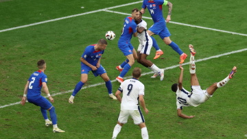 Τα καλύτερα γκολ του Euro: Το ψαλίδι του Μπέλιγχαμ, η οβίδα του Γκιουλέρ, το ποίημα του Γιαμάλ και ο κεραυνός του Σίμονς - Βίντεο