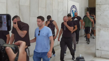 Στον ανακριτή οι 72 από τους 74 συλληφθέντες για τους πυροβολισμούς έξω από το γήπεδο του Παναθηναϊκού