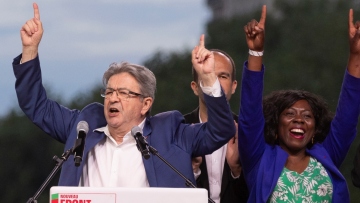 Γαλλία: Σε κατάσταση κρίσης το Νέο Λαϊκό Μέτωπο – Το κόμμα του Μελανσόν καταγγέλλει τους Σοσιαλιστές