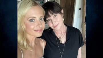 Σάρα Μισέλ Γκέλαρ για Σάνεν Ντόχερτι: Πώς βρίσκεις τις σωστές λέξεις για να συνοψίσεις 30 χρόνια φιλίας; 