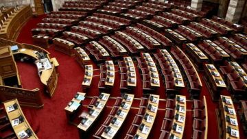 Με τις ψήφους ΝΔ και ΠΑΣΟΚ πέρασαν τα μέτρα για τη στήριξη των καταναλωτών ρεύματος 