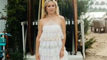 H Κέιτ Χάντσον σε μια μουσική performance-έκπληξη με δαντελένιo Stella McCartney φόρεμα