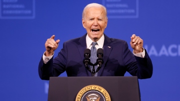 Τζο Μπάιντεν: Επέστρεψε στην προεκλογική καμπάνια με επικρίσεις κατά του Ντόναλντ Τραμπ