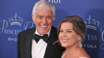 Ντικ Βαν Ντάικ: Ο ηθοποιός και η σύζυγός του Αρλίν Σίλβερ μιλούν για τα 46 χρόνια που τους χωρίζουν  