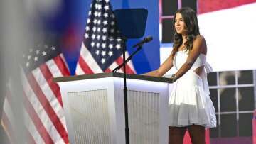 Εκλογές στις ΗΠΑ: «Ο παππούς μου ο Ντόναλντ» - Η 17χρονη εγγονή του Τραμπ έκλεψε τις εντυπώσεις στο συνέδριο των Ρεπουμπλικανών