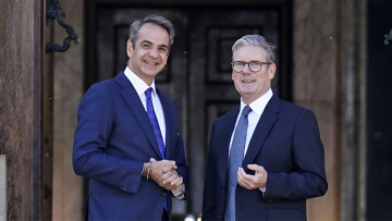 Στις 12.45 της Τρίτης η συνάντηση Μητσοτάκη - Στάρμερ στην Ντάουνινγκ Στριτ