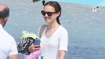 Νάταλι Πόρτμαν: Νέες φωτογραφίες της ηθοποιού από τις διακοπές της στη Μύκονο