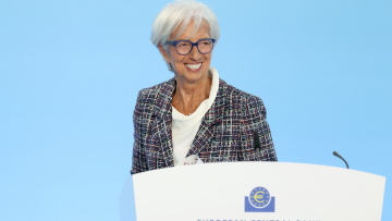 Σε νέα μείωση επιτοκίων αναμένεται να προχωρήσει η ΕΚΤ - Αποστάσεις από την πολιτική της Fed 