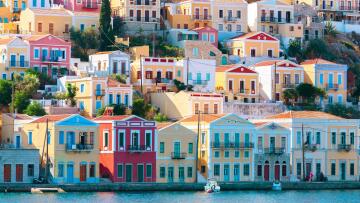 Ένας πλήρης οδηγός για τη Σύμη: Οι παραλίες, το φαγητό, η διαμονή, οι εμπειρίες 