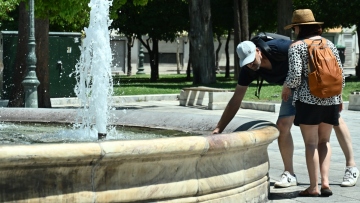 Καιρός: Μέχρι τη Δευτέρα τα 40άρια και υποχώρηση της θερμοκρασίας από την Τρίτη, σύμφωνα με το έκτακτο δελτίο