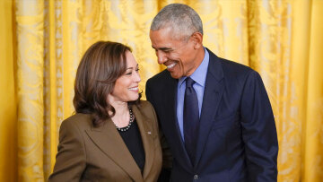 Εκλογές στις ΗΠΑ: Η Κάμαλα Χάρις κάνει στην άκρη τον Μπάιντεν και ποντάρει στον Ομπάμα για τη συνέχεια της καμπάνιας της