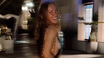 Βίκυ Καγιά: Με αποκαλυπτικό φόρεμα σε βραδινή της έξοδο - Οι φωτογραφίες που δημοσίευσε