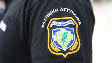 Θεσσαλονίκη: Ο αστυνομικός έπαιρνε αναρρωτικές με ψευδείς γνωματεύσεις για να δουλεύει στη Μύκονο - Αναβλήθηκε η δίκη του