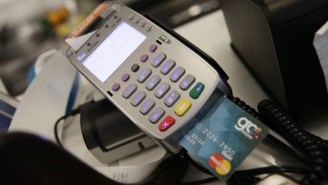 POS: Παράδοση καφέ και φαγητού στην πόρτα με πληρωμή μέσω κάρτας