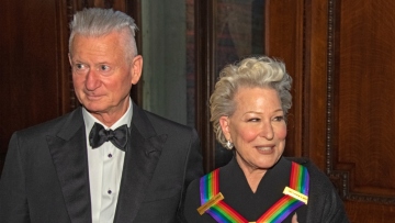 Μπέτι Μίντλερ: Η ηθοποιός και ο σύζυγός της κοιμούνται σε χωριστά υπνοδωμάτια εδώ και 40 χρόνια