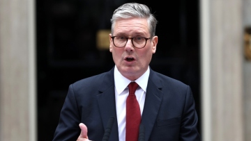 Βρετανία: Ο Στάρμερ επισκέπτεται το Βερολίνο για να επαναπροσδιορίσει τις σχέσεις της χώρας του με την ΕΕ