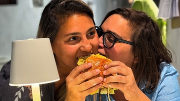 Ντέμη Γεωργίου: Η σύντροφός της δείχνει την άδεια καρέκλα στο μπαλκόνι τους  