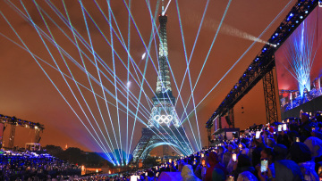 Ολυμπιακοί Αγώνες 2024: Το φαντασμαγορικό σόου, η φλόγα και η μοναδική Σελίν Ντιόν - 10 αξέχαστες στιγμές από την τελετή έναρξης 