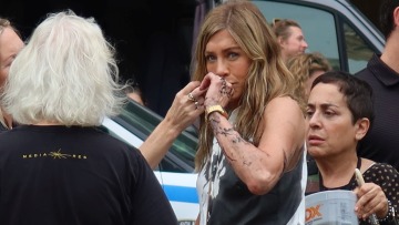 Τζένιφερ Άνιστον: Η απαιτητική σκηνή στη σειρά The Morning Show - Τα δακρυγόνα και η μαύρη μπογιά