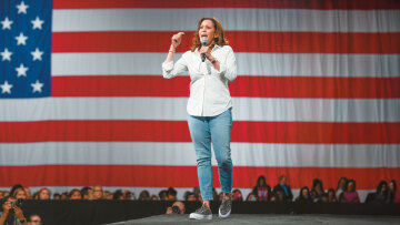 Εκλογές στις ΗΠΑ: 8 «δικοί μας» στο επιτελείο της Χάρις - Ο Ελπιδοφόρος και η… Μαλλιωτάκη στην ομάδα Τραμπ