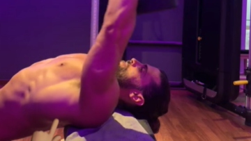 Κωνσταντίνος Βασάλος: Η άσκηση που έδειξε στο TikTok για να φαίνεται μεγαλύτερη η πλάτη