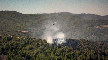 Φωτιά στην Εύβοια:  Διάσπαρτες εστίες αντιμετωπίζουν οι πυροσβέστες - Δύο πυροσβέστες τραυματίστηκαν