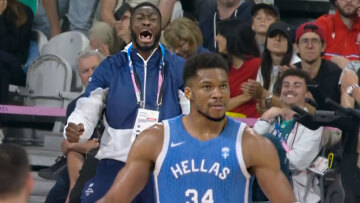 Ολυμπιακοί Αγώνες - Εθνική Μπάσκετ: Viral οι αντιδράσεις του Θανάση Αντετοκούνμπο στον αγώνα με την Αυστραλία
