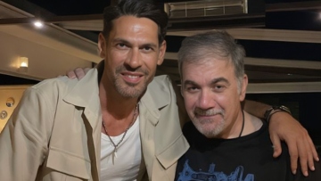 Δημήτρης Σταρόβας: Η πρώτη βραδινή έξοδος μετά την περιπέτεια με την υγεία του - Δείτε βίντεο