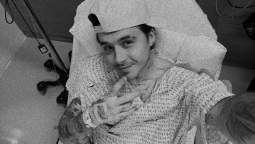 Μπρούκλιν Μπέκαμ: Έσπασε τον ώμο του - Η φωτογραφία του από το νοσοκομείο