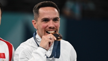 Λευτέρης Πετρούνιας: Η απονομή του ιστορικού χάλκινου μεταλλίου - «Είχα μαζί μου όλη την Ελλάδα» (βίντεο, φωτογραφίες)