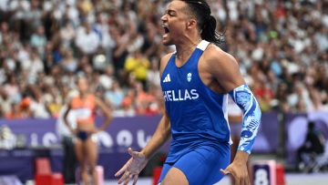 Τσιτσιπάς αποθεώνει Καραλή: Είσαι πηγή έμπνευσης για όλους μας