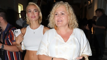 Αλεξάνδρα Παναγιώταρου: Με τη μητέρα της στη Μύκονο