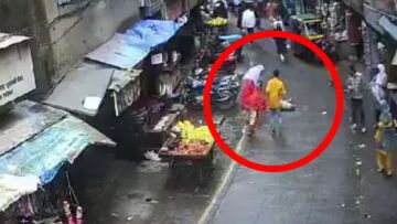 Ινδία: Αδιανόητος θάνατος για 4χρονη που σκοτώθηκε από σκυλί που έπεσε από τον 5ο όροφο - Δείτε βίντεο