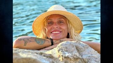 Ελεωνόρα Ζουγανέλη: Οι καλοκαιρινές αποδράσεις συνεχίζονται - Τα νέα στιγμιότυπα στη θάλασσα 